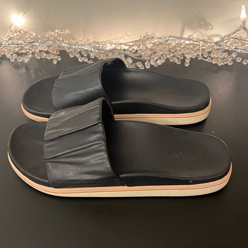 OluKai Pihapiha Black Leather Slides Size 7 - Picture 2 of 10